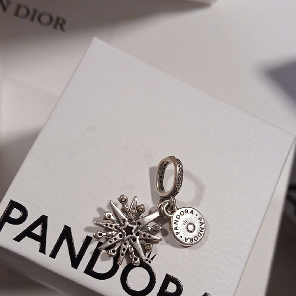 Pandora Silver Snowflake Pendant - Picture 6 of 7